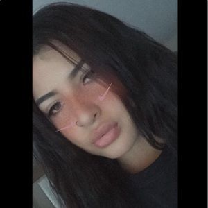 Meet your Posher, Yanais